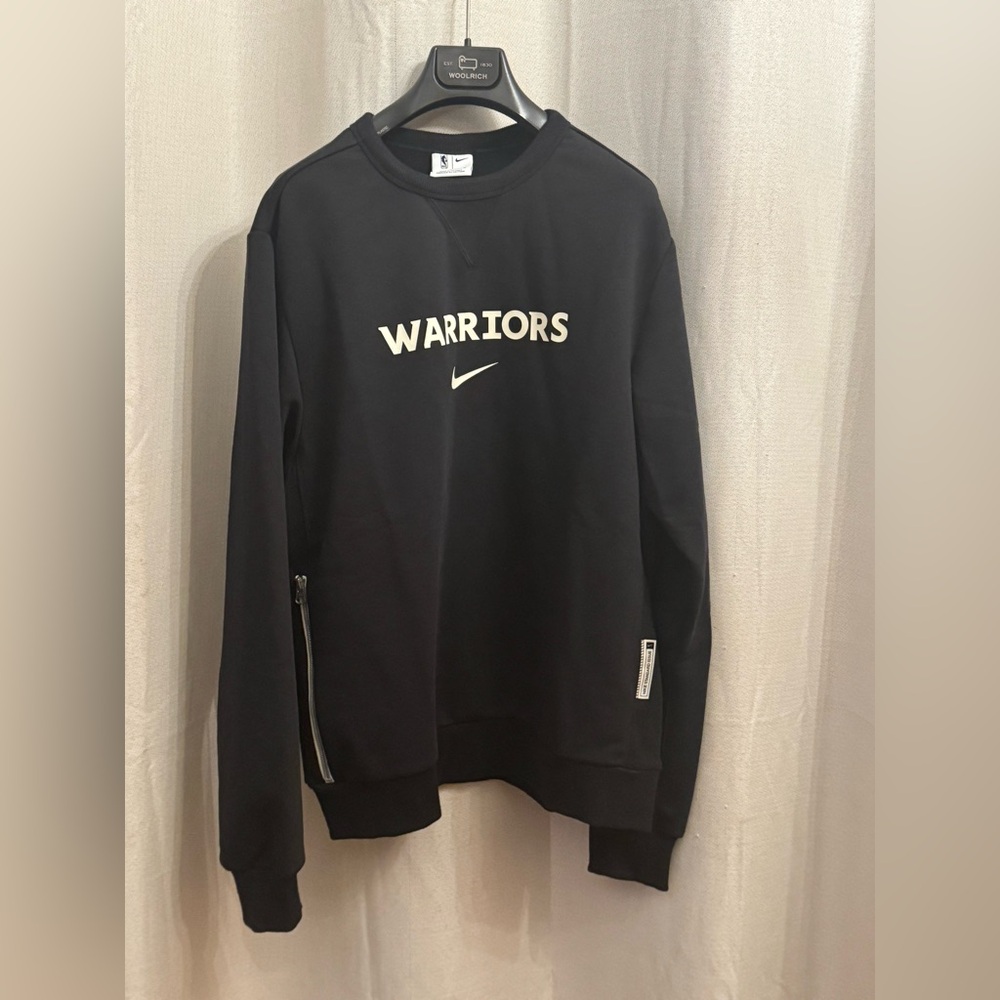 Men's Nike Black Golden State Warriors Courtside Sweatshirt
m sz m